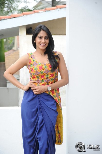 Regina-Cassandra-at-Pilla-Nuvvu-Leni-Jeevitham-Press-Meet